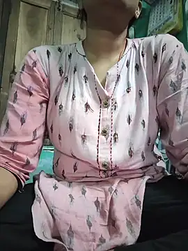 model seela online show from May 18, 2026, 3:50 pm
