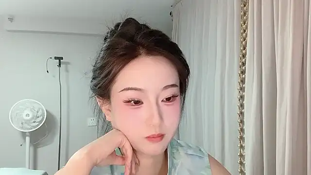 Snapshot of 1X-yiyi chatting on June 23, 2026, 2:26 pm 1X-yiyi online show from June 23, 2026, 2:26 pm