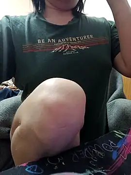 Snapshot of Lesichka_mi chatting on March 17, 2026, 4:54 pm Lesichka mi online show from March 17, 2026, 4:54 pm