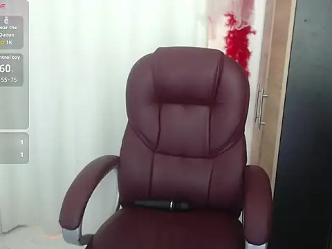 Snapshot of MommyLatina chatting on May 17, 2026, 5:57 pm MommyLatina online show from May 17, 2026, 5:57 pm