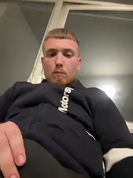 Mali133728 online show from April 19, 2026, 9:39 pm