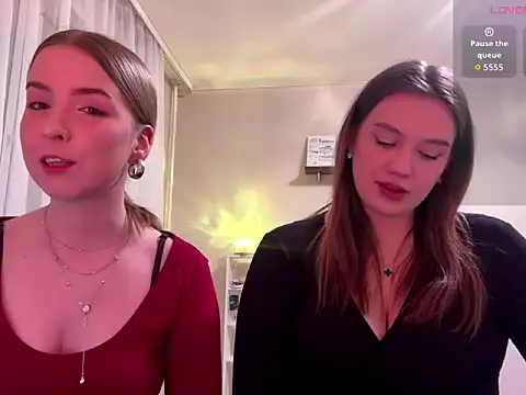 DioneYsaguirre online show from March 17, 2026, 7:50 pm