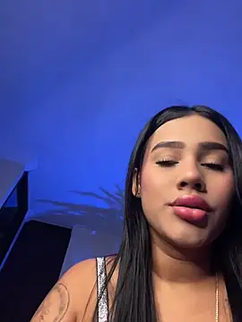 Snapshot of AlisonBeltran1 chatting on June 19, 2026, 5:13 am AlisonBeltran1 online show from June 19, 2026, 5:13 am