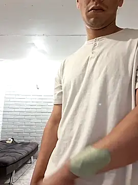 luiy1998 hot online show from March 16, 2026, 2:30 am