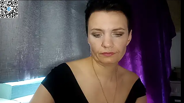 Snapshot of HotMamaQueen234 chatting on July 7, 2026, 1:36 pm HotMamaQueen234 online show from July 7, 2026, 1:36 pm