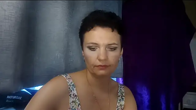 Snapshot of HotMamaQueen234 chatting on August 3, 2026, 11:27 am HotMamaQueen234 online show from August 3, 2026, 11:27 am