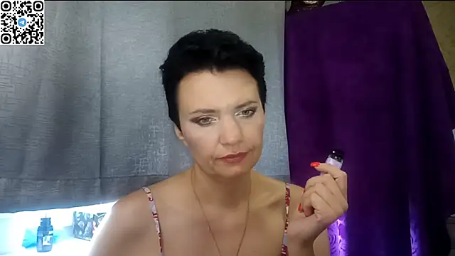 HotMamaQueen234 online show from June 10, 2026, 10:38 am