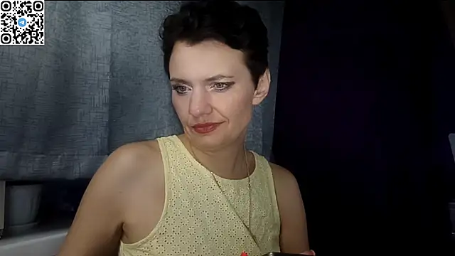 HotMamaQueen234 online show from June 4, 2026, 9:19 pm