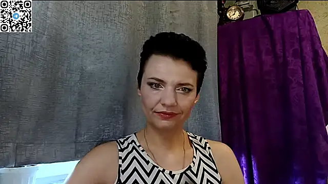 HotMamaQueen234 online show from May 22, 2026, 9:40 am