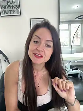 Snapshot of skarletthorne chatting on March 24, 2026, 8:25 am skarletthorne online show from March 24, 2026, 8:25 am