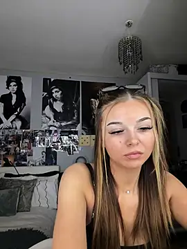 SweetApriill online show from March 16, 2026, 6:54 pm