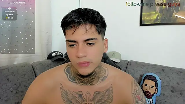 Snapshot of sweetlatinoboy chatting on July 4, 2026, 10:14 pm sweetlatinoboy online show from July 4, 2026, 10:14 pm