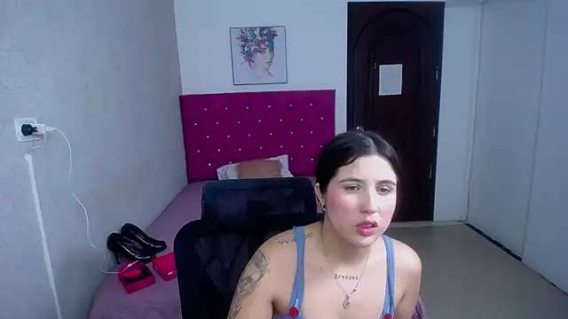 Snapshot of Pinkg_Fox10 chatting on July 3, 2026, 1:28 pm Pinkg Fox10 online show from July 3, 2026, 1:28 pm