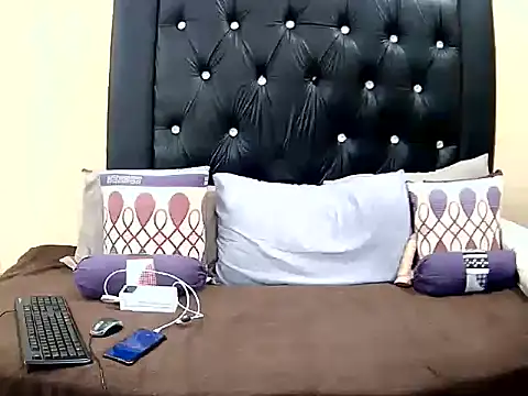 Blackberryxxx16 online show from May 2, 2026, 5:18 pm