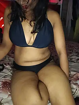 mayakapoor880 online show from June 2, 2026, 5:57 pm