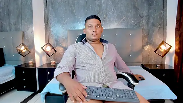 Liam Carters online show from March 25, 2026, 11:53 am