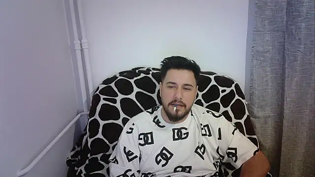 Gianiboy99 online show from May 10, 2026, 1:42 am