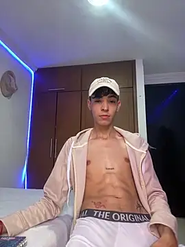 Snapshot of Milo_Gunnar chatting on April 10, 2026, 9:22 pm Milo Gunnar online show from April 10, 2026, 9:22 pm