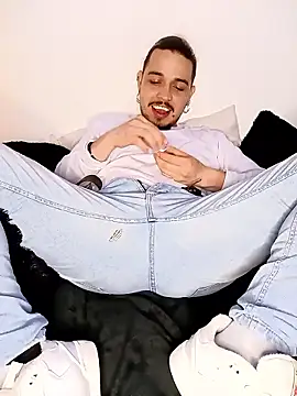 Snapshot of Bry__ chatting on March 17, 2026, 2:25 am Bry online show from March 17, 2026, 2:25 am