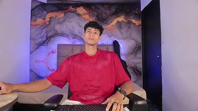 MaxiimoRomano  online show from April 20, 2026, 1:13 pm