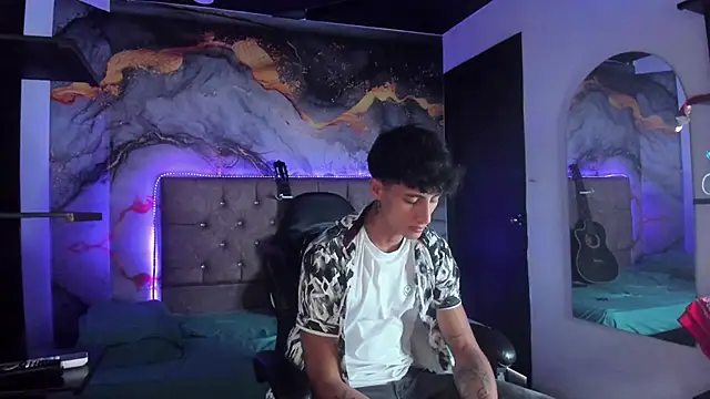 MaxiimoRomano  online show from May 16, 2026, 1:32 pm