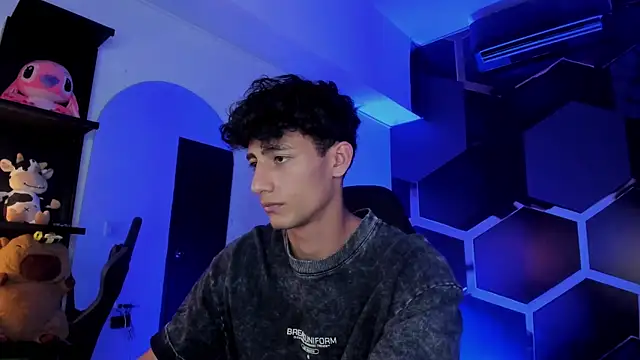MaxiimoRomano  online show from July 11, 2026, 7:03 pm
