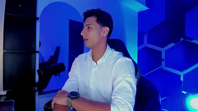MaxiimoRomano  online show from July 31, 2026, 7:33 pm