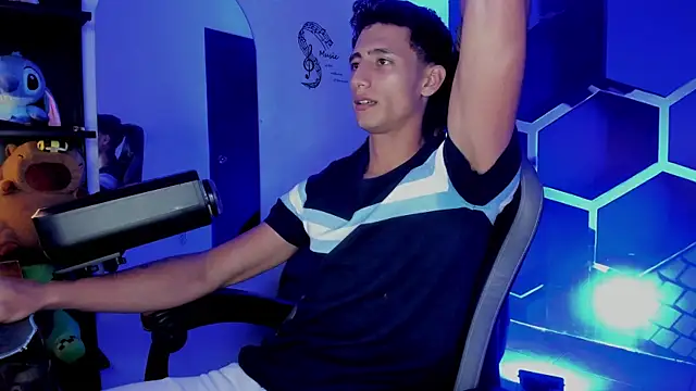 MaxiimoRomano  online show from July 27, 2026, 7:43 pm