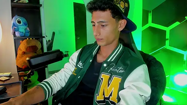 MaxiimoRomano  online show from July 29, 2026, 7:24 pm