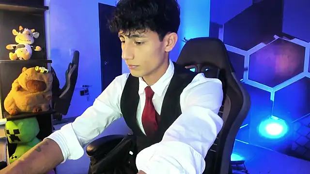 MaxiimoRomano  online show from July 10, 2026, 7:03 pm