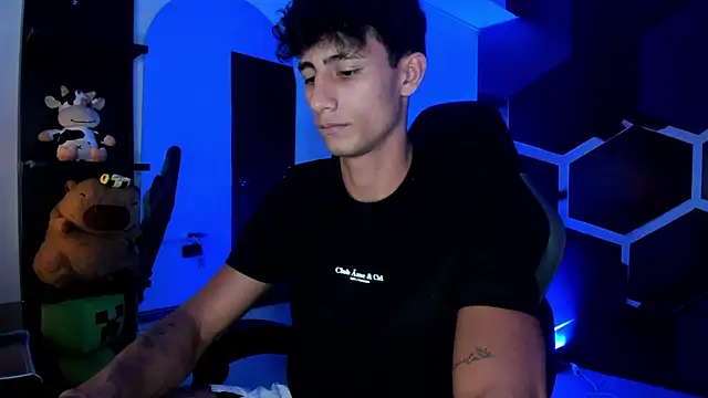MaxiimoRomano  online show from July 2, 2026, 7:09 pm