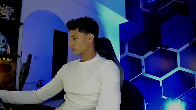MaxiimoRomano  online show from July 25, 2026, 7:20 pm