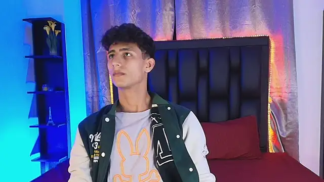 MaxiimoRomano  online show from June 23, 2026, 4:05 pm