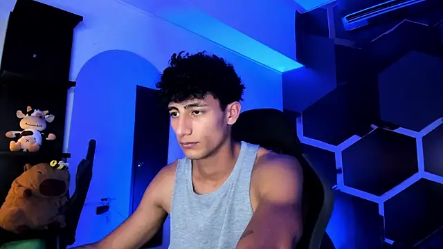 MaxiimoRomano  online show from July 8, 2026, 7:03 pm