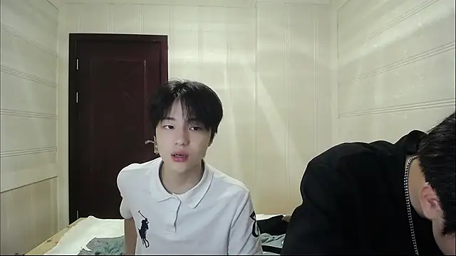XX-XIUXIU online show from May 13, 2026, 12:34 pm
