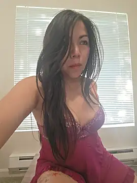 Snapshot of karen_vix chatting on May 5, 2026, 12:35 am karen vix online show from May 5, 2026, 12:35 am