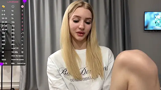 Snapshot of MelissaEvenns chatting on June 17, 2026, 3:44 pm MelissaEvenns online show from June 17, 2026, 3:44 pm
