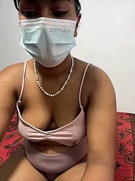 Snapshot of honeyi_babe chatting on June 19, 2026, 7:47 am honeyi babe online show from June 19, 2026, 7:47 am