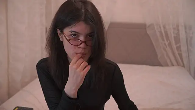 ella3lla online show from March 18, 2026, 3:13 pm