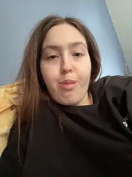 charmingggirl online show from April 8, 2026, 11:44 am