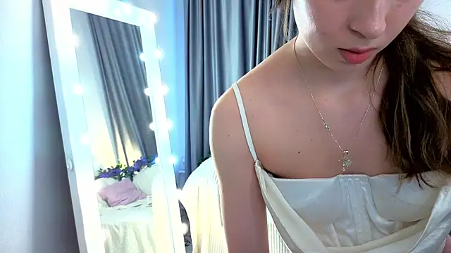 Snapshot of LiuYani chatting on April 7, 2026, 1:35 pm LiuYani online show from April 7, 2026, 1:35 pm