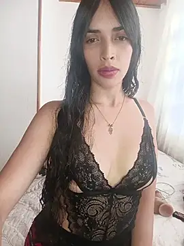 Snapshot of DolceLucie chatting on April 7, 2026, 10:00 pm DolceLucie online show from April 7, 2026, 10:00 pm