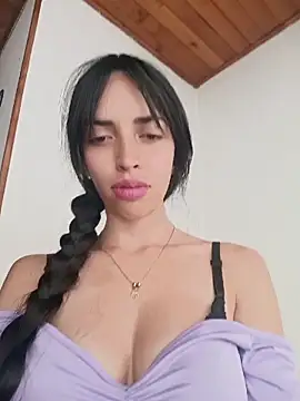 Snapshot of DolceLucie chatting on April 2, 2026, 7:42 pm DolceLucie online show from April 2, 2026, 7:42 pm