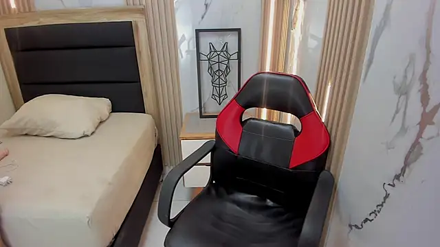 KATIAMOSS online show from June 17, 2026, 12:04 pm