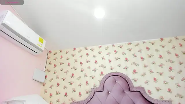 Snapshot of crystal_watson0 chatting on July 22, 2026, 1:13 pm crystal watson0 online show from July 22, 2026, 1:13 pm