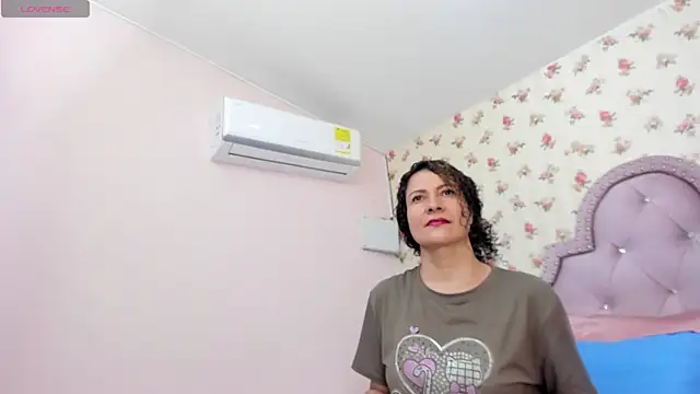 Snapshot of crystal_watson0 chatting on July 9, 2026, 1:21 pm crystal watson0 online show from July 9, 2026, 1:21 pm
