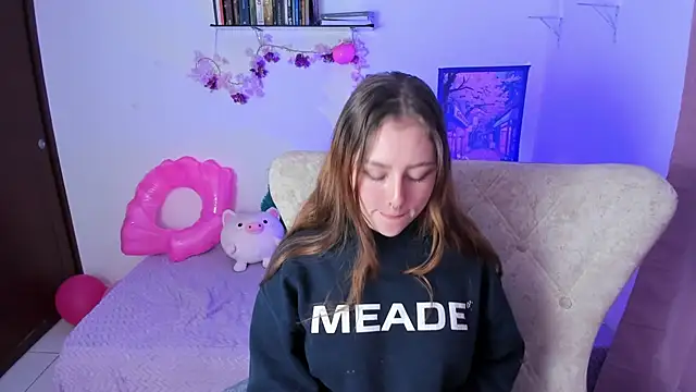 leyla miller  online show from March 28, 2026, 3:13 pm