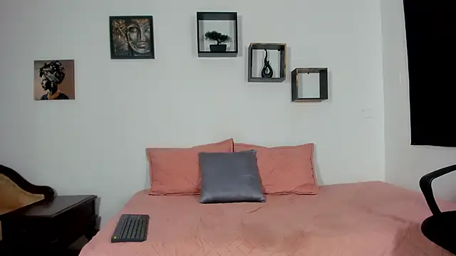 Eva Malia online show from March 23, 2026, 1:33 pm