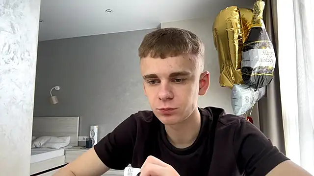 Snapshot of SoloFury chatting on June 5, 2026, 10:21 am SoloFury online show from June 5, 2026, 10:21 am