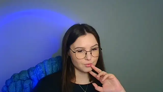 Nika nik a online show from March 28, 2026, 6:14 am